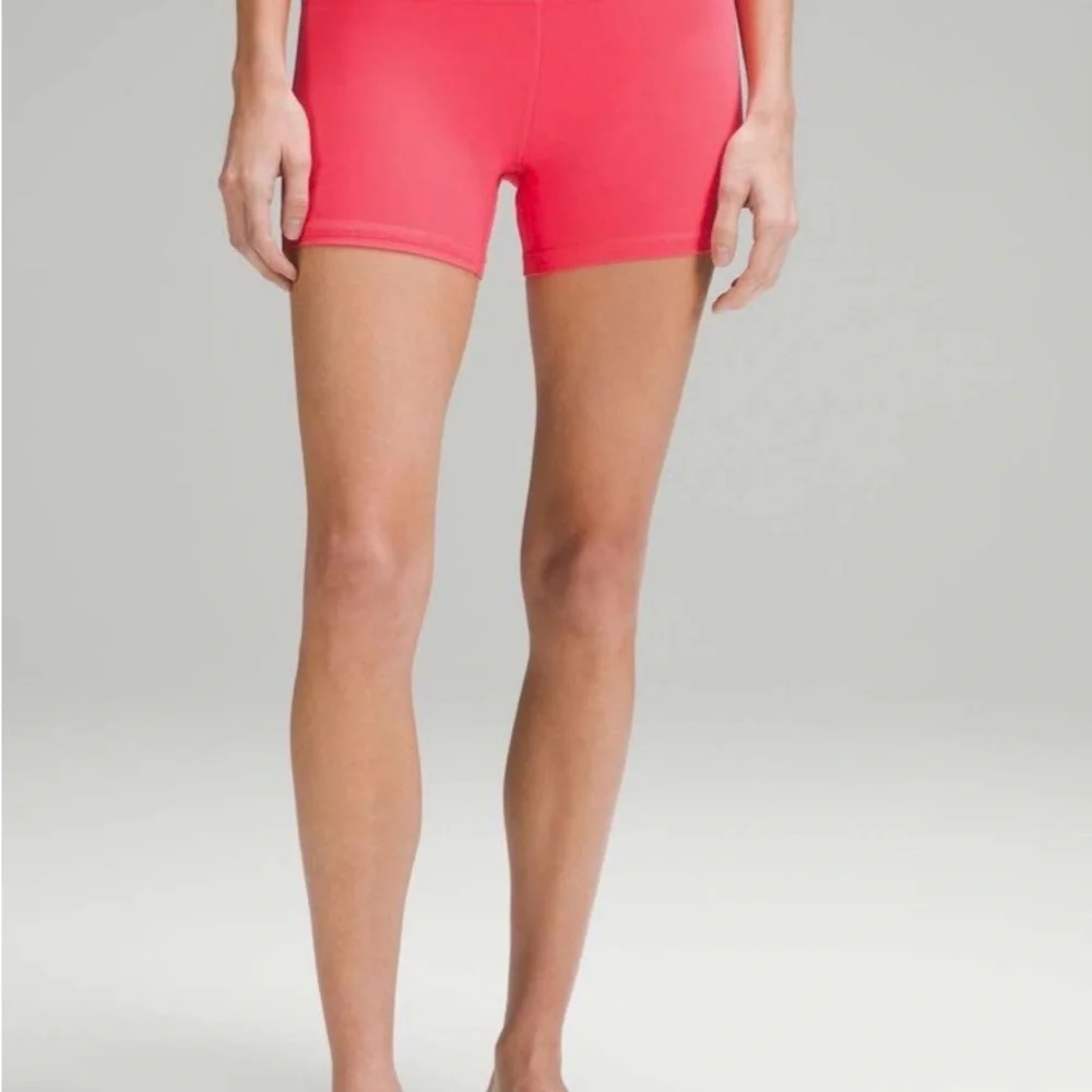 Lululemon Align High Rise Shorts 4” in Lip Gloss - Picture 2 of 8